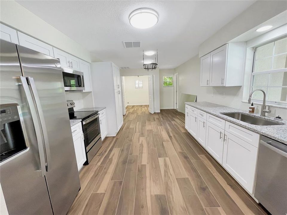For Sale: $369,900 (3 beds, 2 baths, 1657 Square Feet)