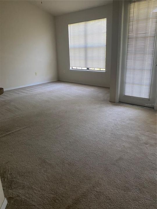 For Rent: $1,350 (1 beds, 1 baths, 908 Square Feet)