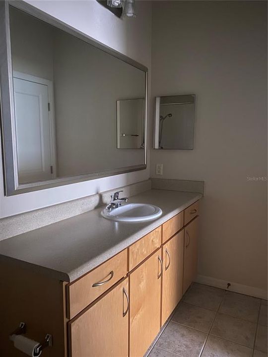For Rent: $1,400 (1 beds, 1 baths, 908 Square Feet)