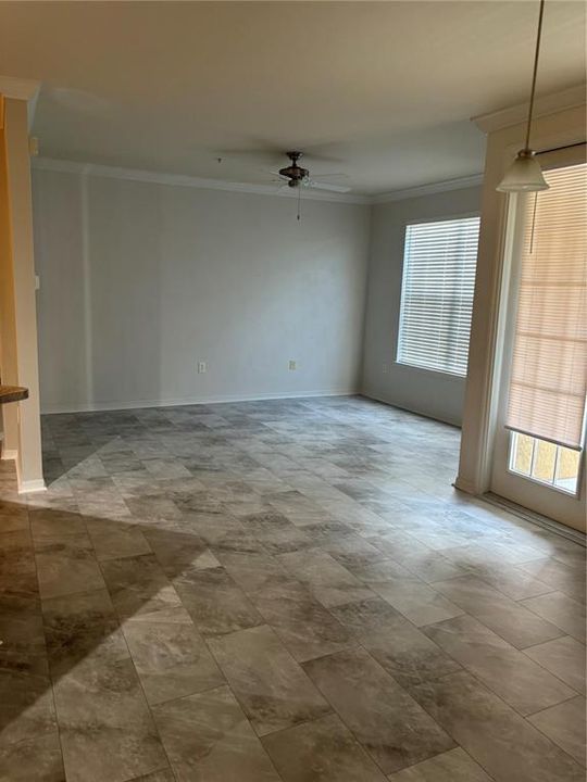 For Rent: $1,350 (1 beds, 1 baths, 908 Square Feet)