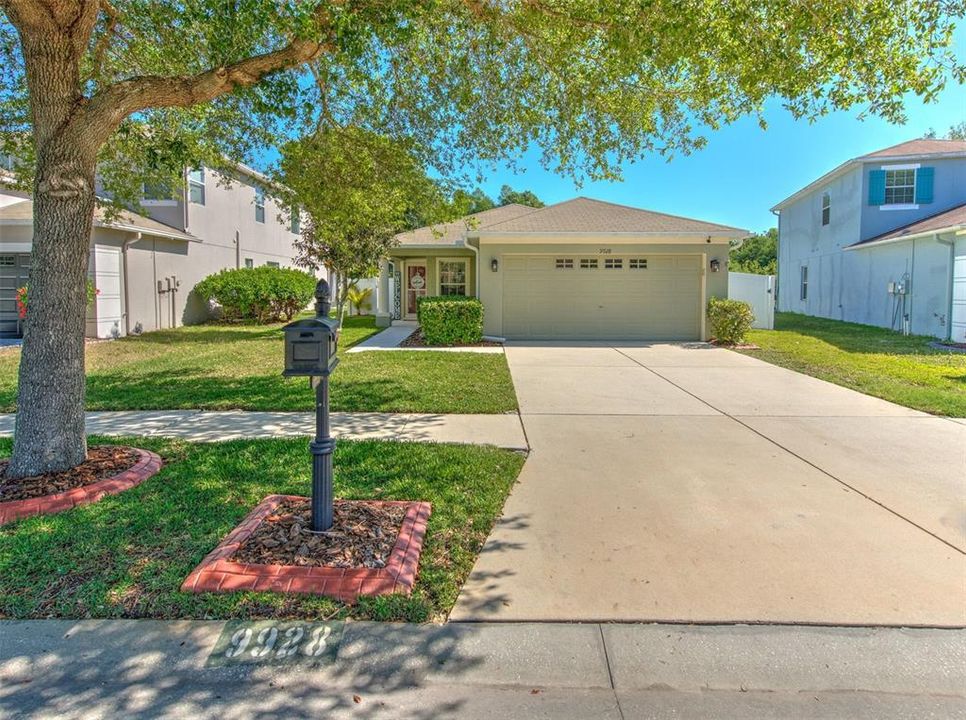 Active With Contract: $359,900 (3 beds, 2 baths, 1484 Square Feet)