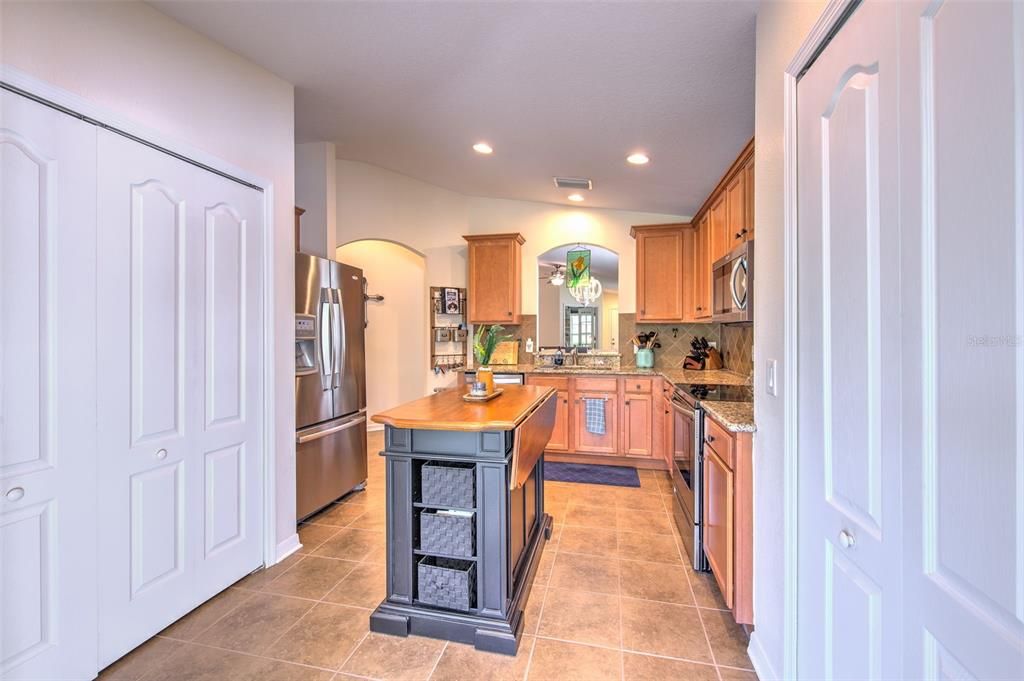 Active With Contract: $359,900 (3 beds, 2 baths, 1484 Square Feet)
