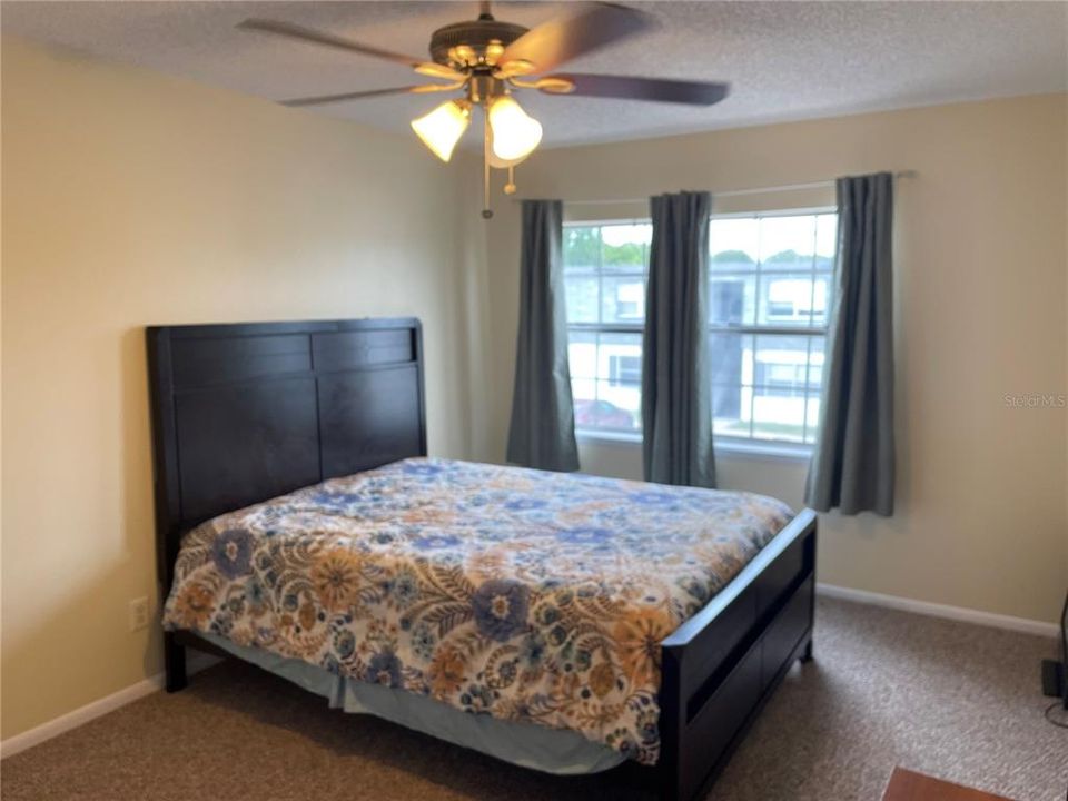 For Sale: $209,999 (2 beds, 2 baths, 1049 Square Feet)