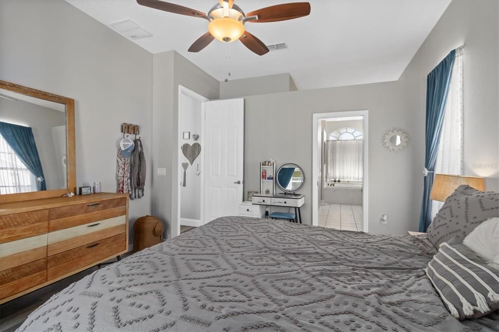 Active With Contract: $449,900 (3 beds, 2 baths, 2036 Square Feet)