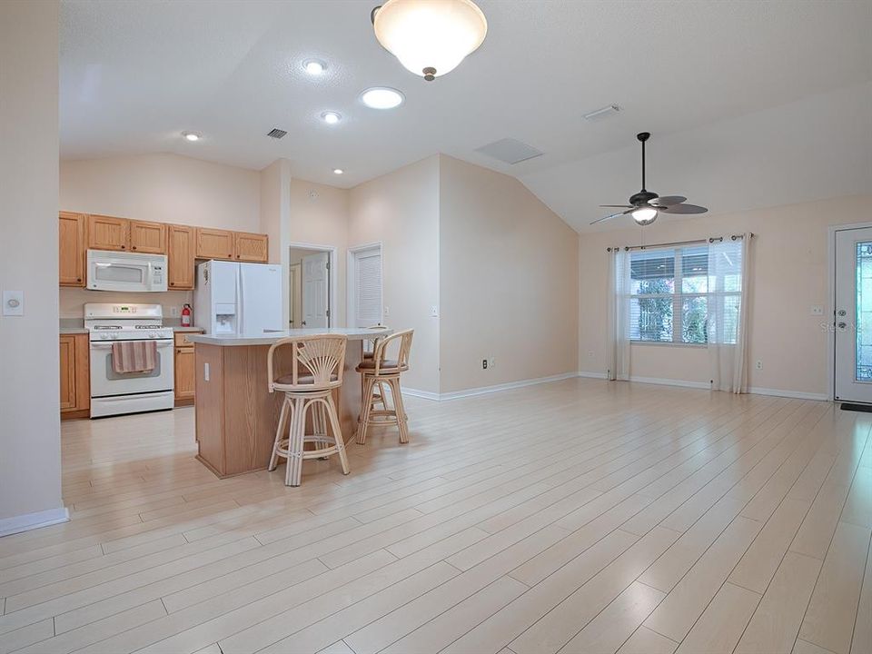 For Sale: $335,000 (3 beds, 2 baths, 1527 Square Feet)