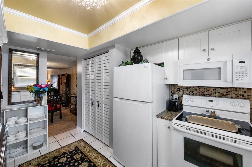 For Sale: $299,900 (2 beds, 2 baths, 1055 Square Feet)