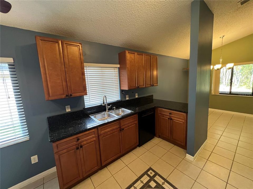 For Rent: $2,500 (3 beds, 2 baths, 1324 Square Feet)
