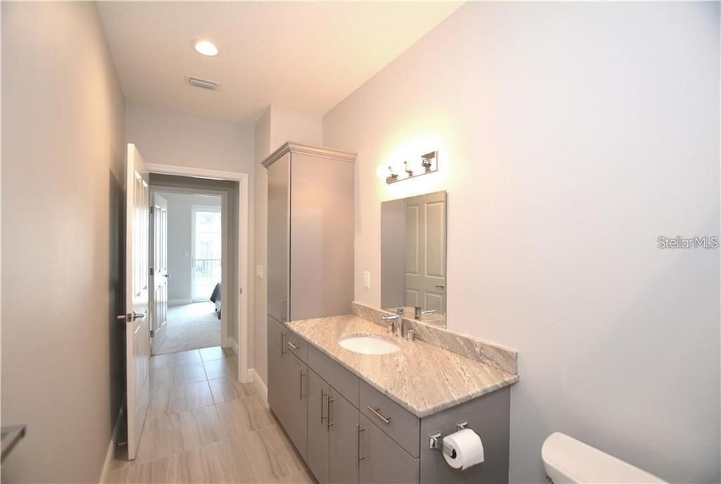 For Sale: $715,000 (1 beds, 1 baths, 736 Square Feet)
