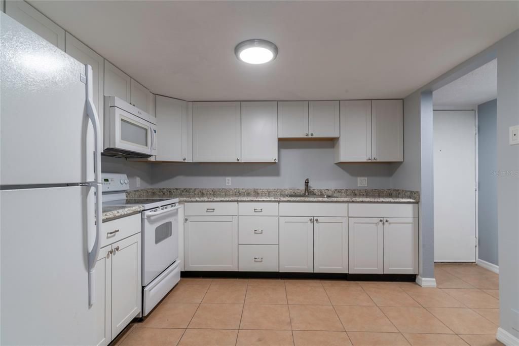 For Rent: $1,250 (1 beds, 1 baths, 806 Square Feet)