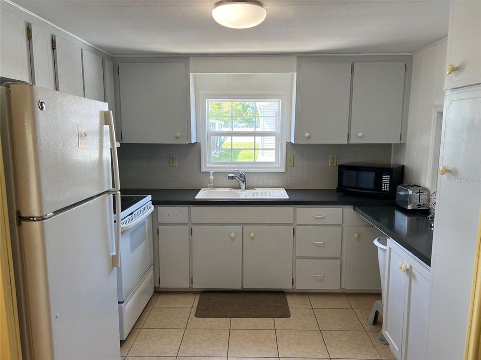 Active With Contract: $89,500 (1 beds, 1 baths, 580 Square Feet)