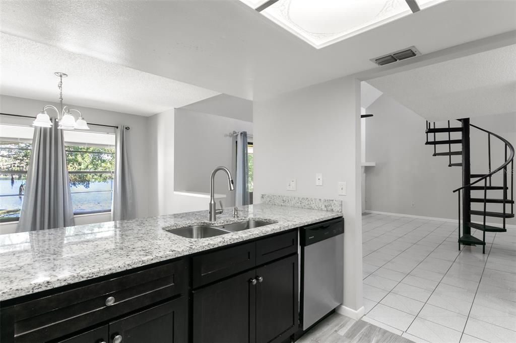 For Sale: $225,000 (2 beds, 2 baths, 1324 Square Feet)