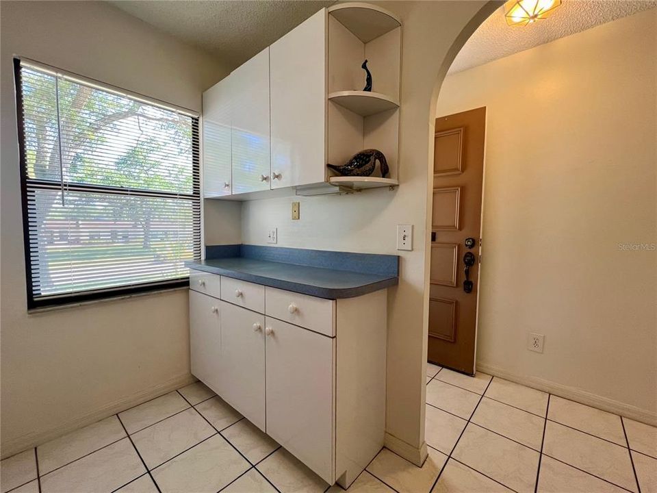 For Sale: $148,000 (2 beds, 1 baths, 812 Square Feet)