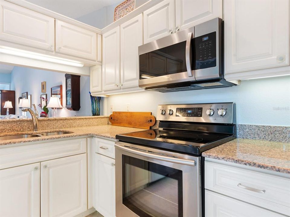 For Sale: $357,000 (2 beds, 2 baths, 1223 Square Feet)