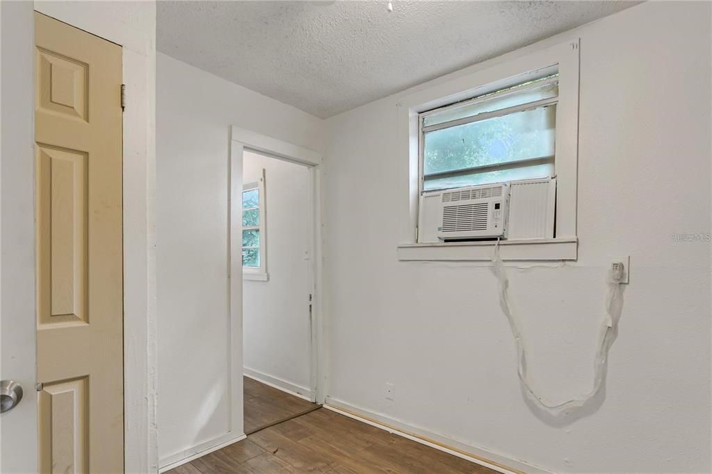 For Sale: $365,000 (3 beds, 2 baths, 1573 Square Feet)