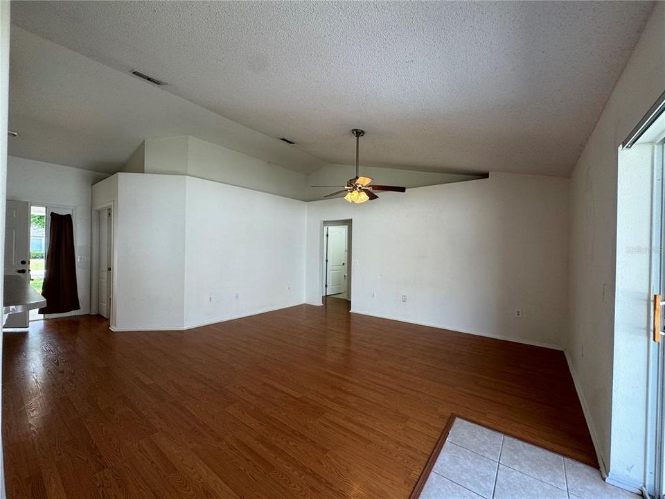 For Rent: $2,000 (4 beds, 2 baths, 1542 Square Feet)