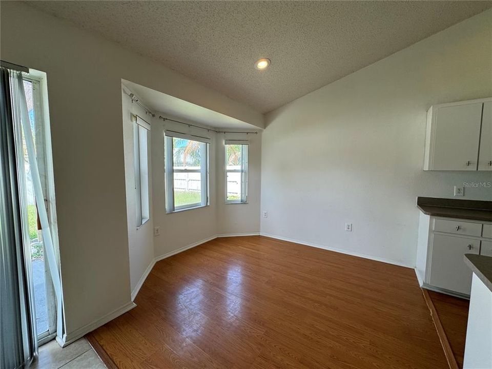 For Rent: $2,000 (4 beds, 2 baths, 1542 Square Feet)