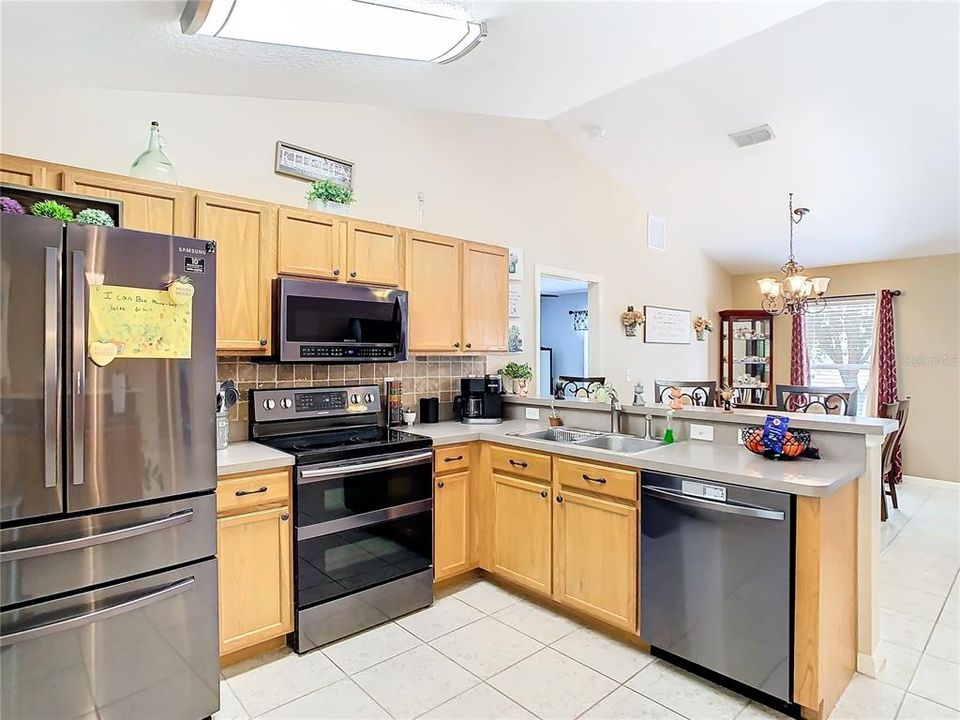 For Sale: $365,000 (3 beds, 2 baths, 1600 Square Feet)