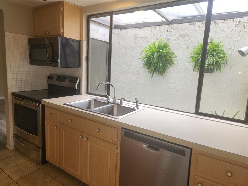 For Sale: $290,000 (3 beds, 2 baths, 1732 Square Feet)