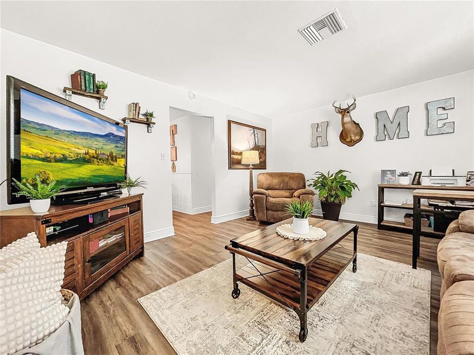 Active With Contract: $374,900 (3 beds, 2 baths, 1636 Square Feet)