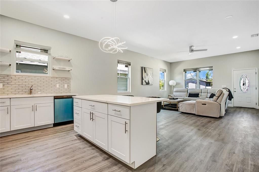Active With Contract: $369,900 (3 beds, 2 baths, 1522 Square Feet)