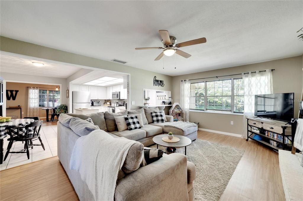 Active With Contract: $349,000 (3 beds, 2 baths, 1690 Square Feet)