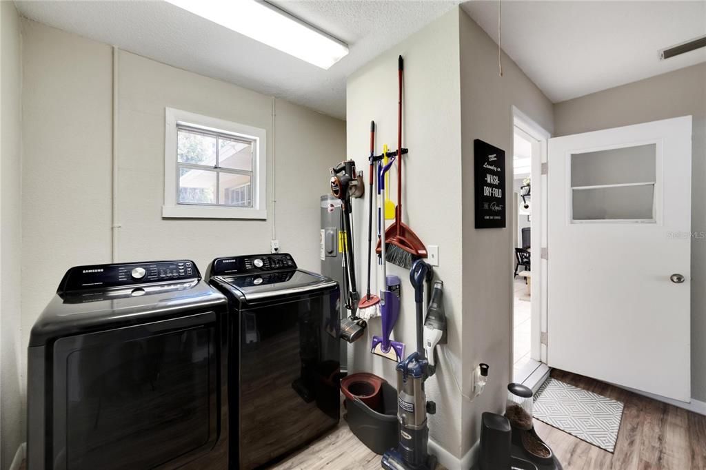 Active With Contract: $349,000 (3 beds, 2 baths, 1690 Square Feet)