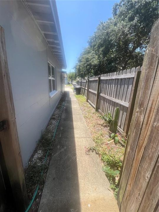 For Rent: $3,050 (4 beds, 2 baths, 1441 Square Feet)