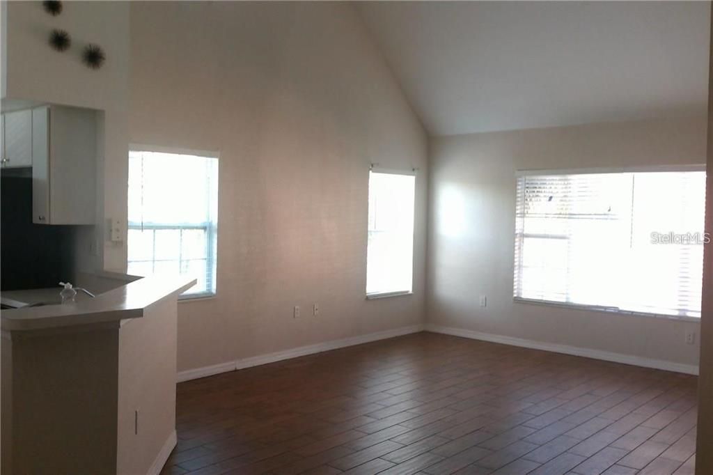 Recently Rented: $2,100 (3 beds, 2 baths, 1578 Square Feet)