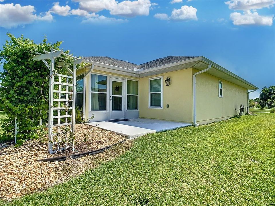 For Sale: $299,900 (3 beds, 2 baths, 1303 Square Feet)