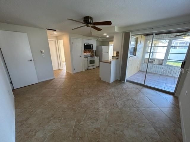 Active With Contract: $2,400 (3 beds, 2 baths, 1477 Square Feet)