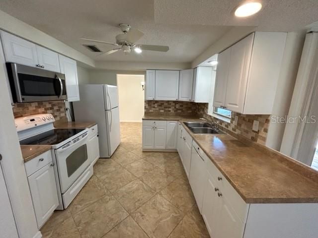 Active With Contract: $2,400 (3 beds, 2 baths, 1477 Square Feet)