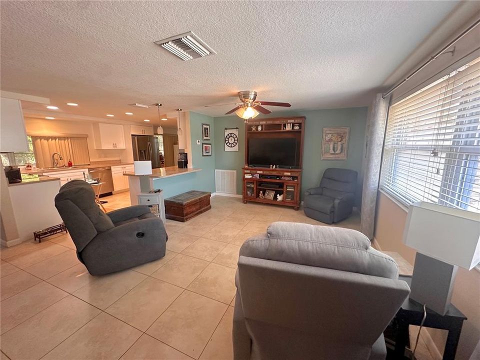 For Sale: $259,000 (2 beds, 2 baths, 1334 Square Feet)
