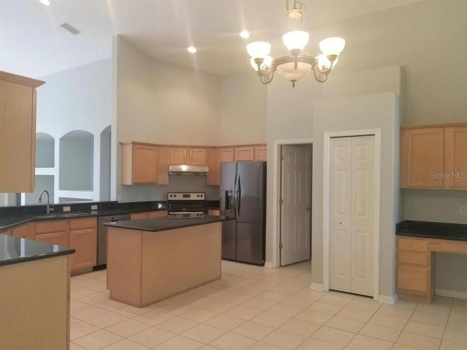 For Rent: $3,649 (4 beds, 3 baths, 2719 Square Feet)
