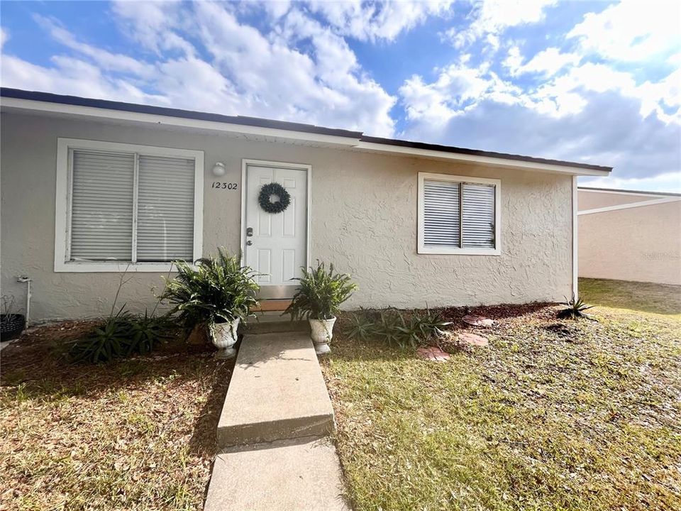 For Sale: $199,999 (2 beds, 2 baths, 1140 Square Feet)