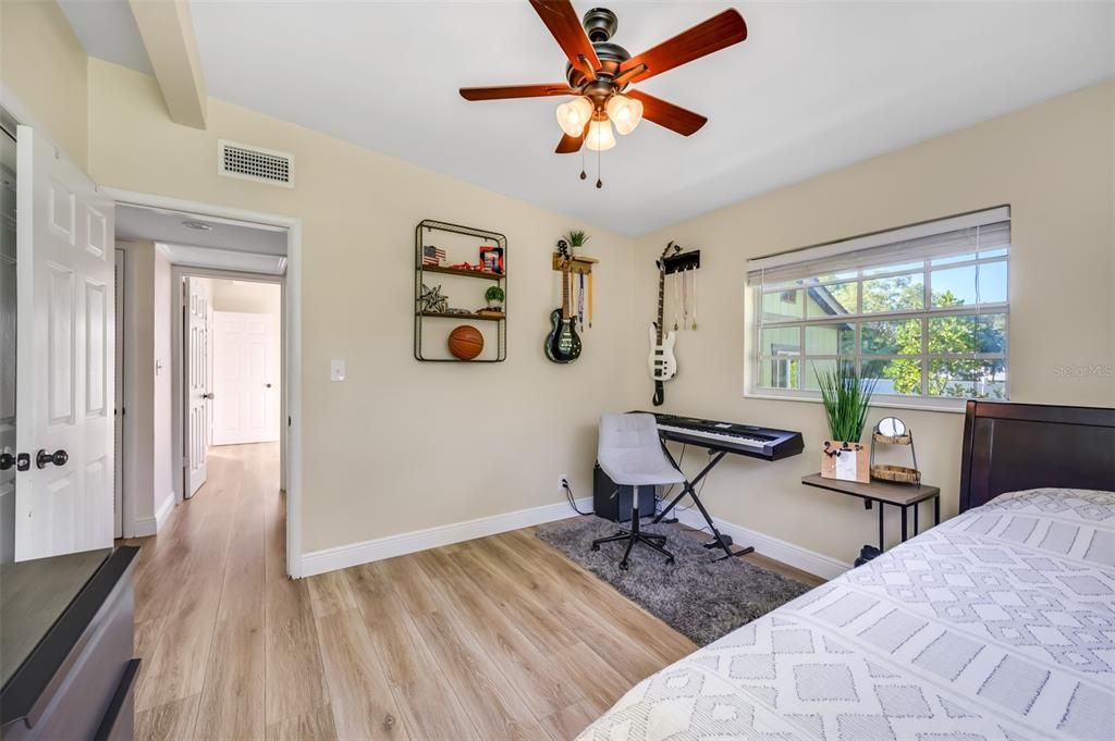 Active With Contract: $549,900 (3 beds, 2 baths, 2206 Square Feet)