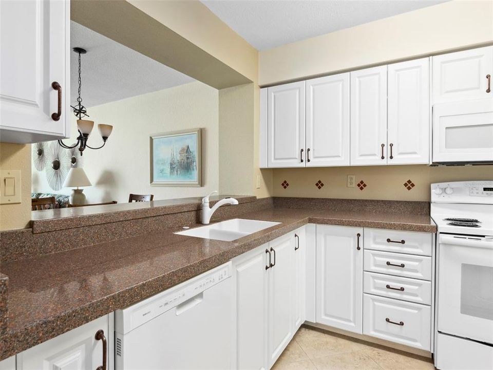 For Sale: $689,900 (2 beds, 2 baths, 1135 Square Feet)