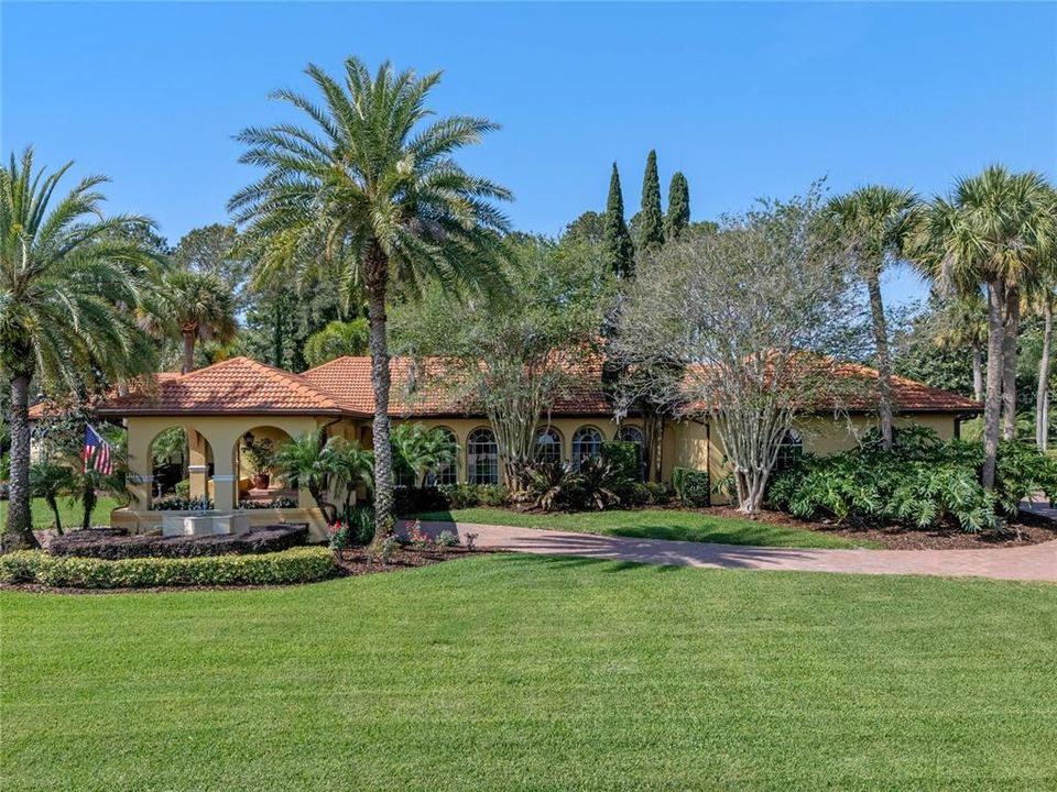 Luxury Living and Curb Appeal in GATED Windermere Club
