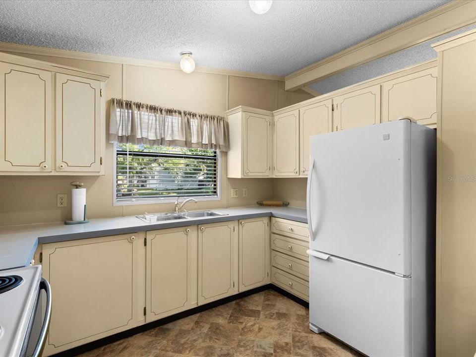 For Sale: $389,000 (2 beds, 2 baths, 960 Square Feet)