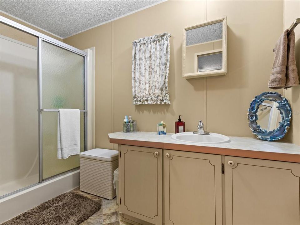 For Sale: $389,000 (2 beds, 2 baths, 960 Square Feet)
