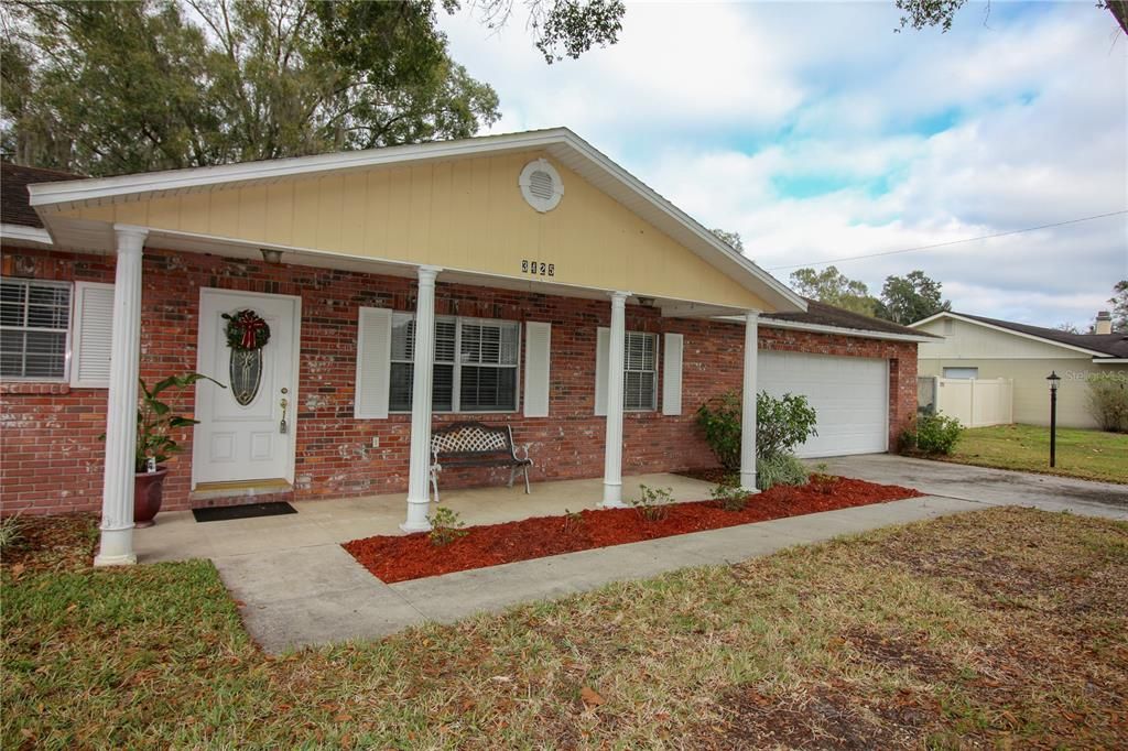 Recently Rented: $1,950 (3 beds, 2 baths, 1232 Square Feet)