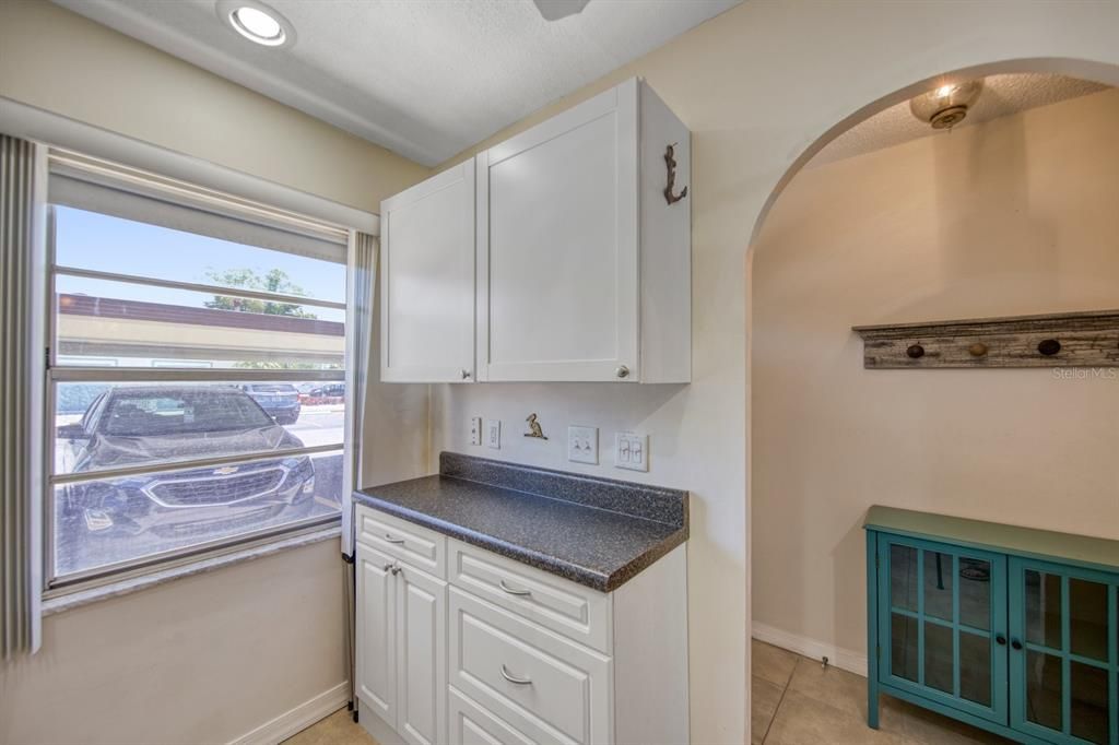 For Sale: $180,000 (2 beds, 2 baths, 865 Square Feet)