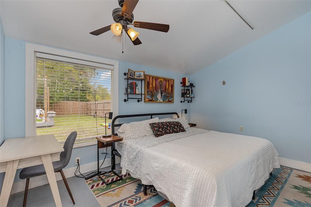 Active With Contract: $374,990 (1 beds, 1 baths, 1186 Square Feet)