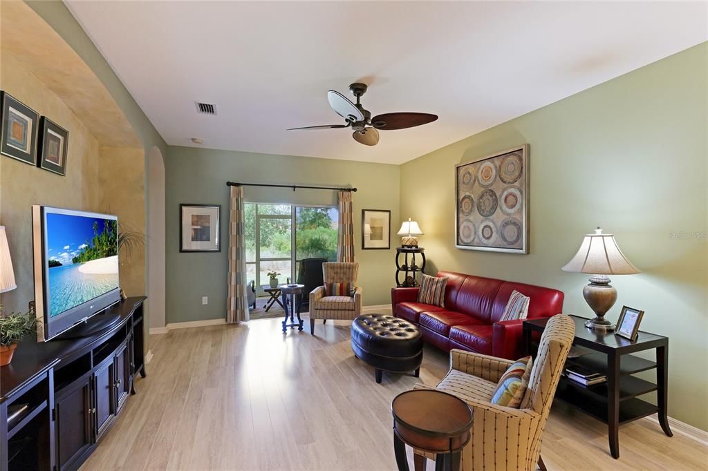 For Sale: $424,900 (3 beds, 2 baths, 1617 Square Feet)