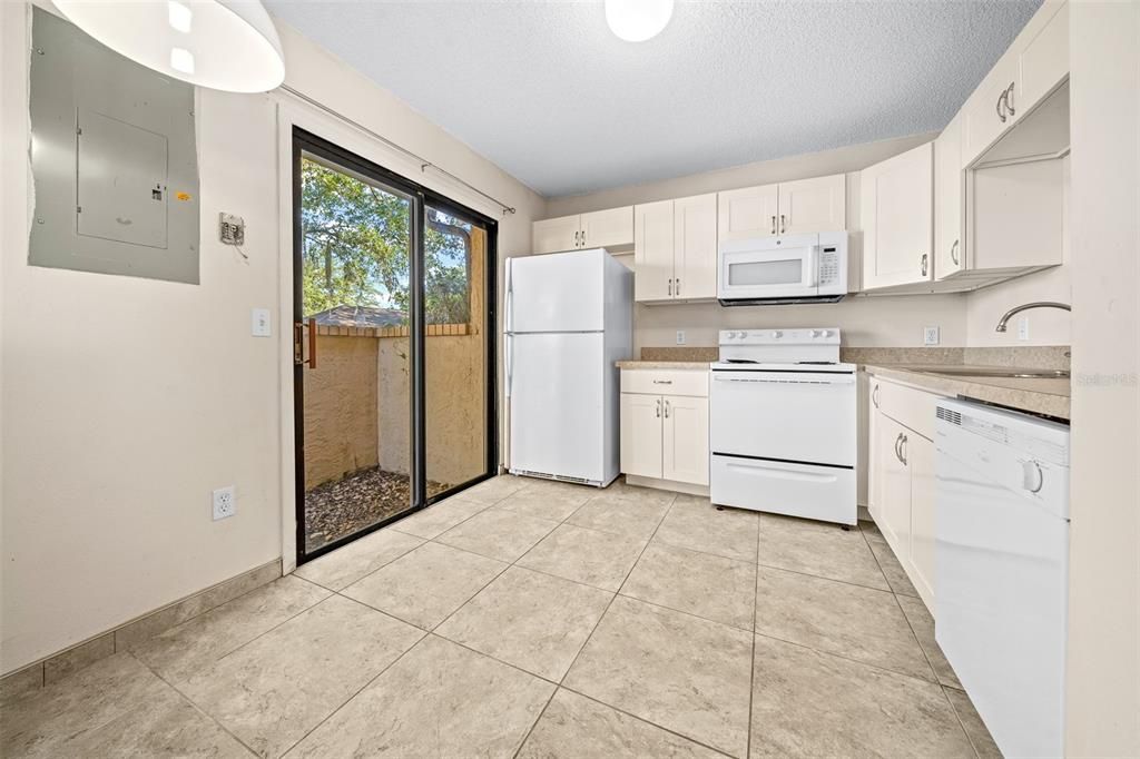 For Sale: $125,000 (2 beds, 2 baths, 832 Square Feet)