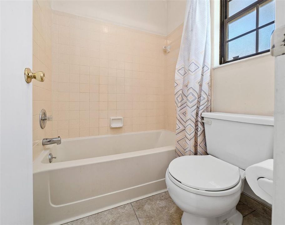待售: $125,000 (2 贝兹, 2 浴室, 832 平方英尺)