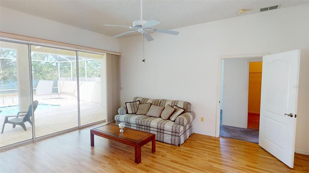 For Sale: $449,900 (3 beds, 2 baths, 1957 Square Feet)