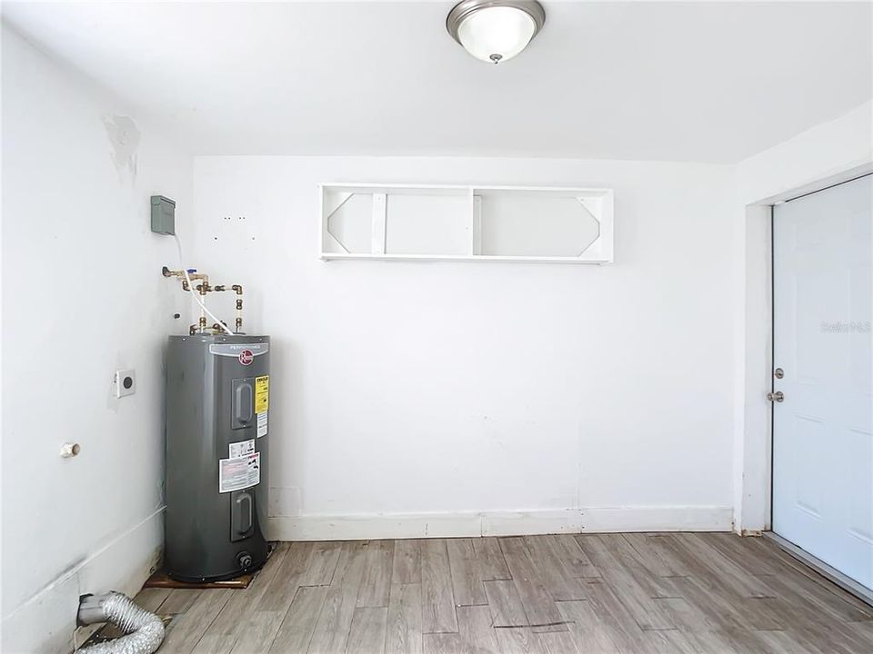 Active With Contract: $125,000 (2 beds, 1 baths, 864 Square Feet)