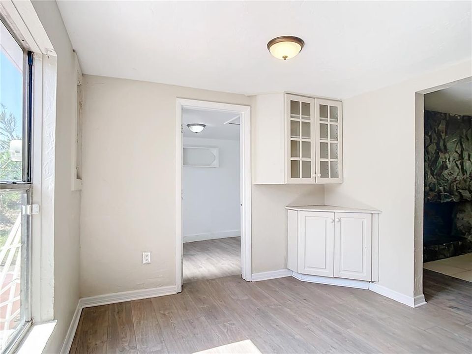 Active With Contract: $125,000 (2 beds, 1 baths, 864 Square Feet)