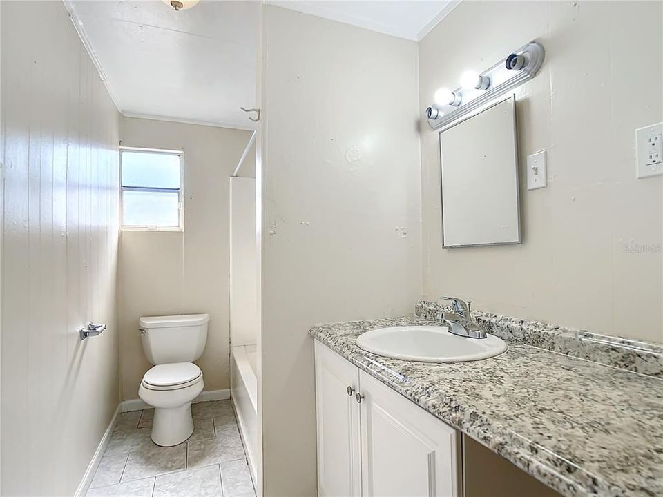 Active With Contract: $125,000 (2 beds, 1 baths, 864 Square Feet)