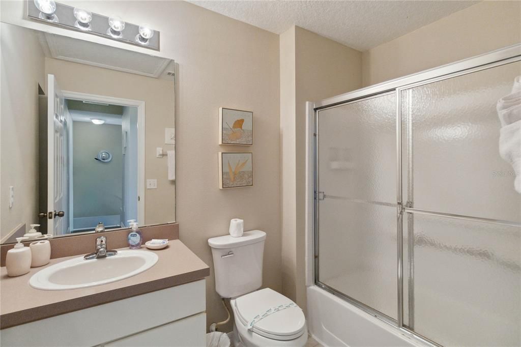 最近售出: $340,000 (3 贝兹, 2 浴室, 1286 平方英尺)